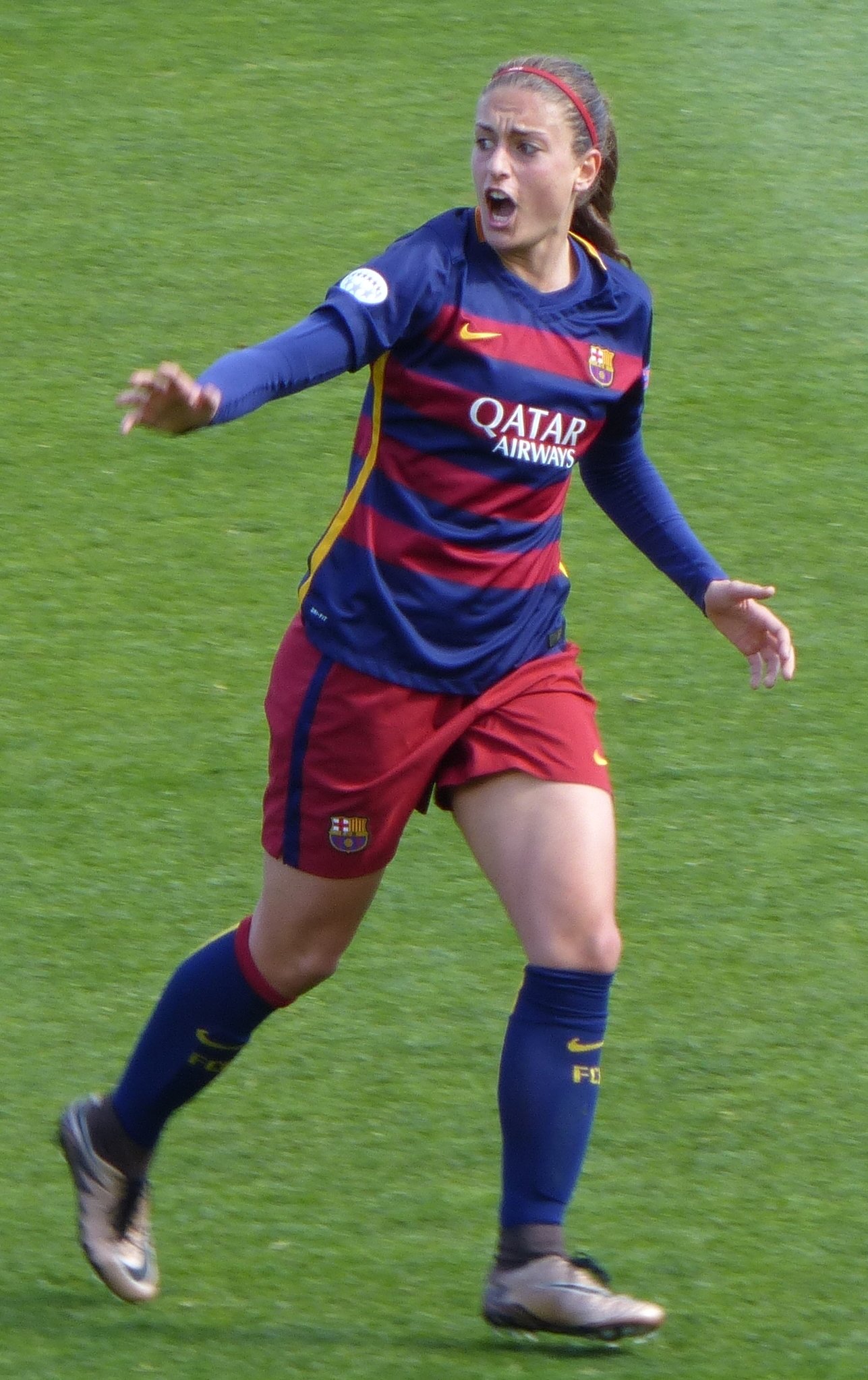 Alexia Putellas playing for Barcelona in 2016