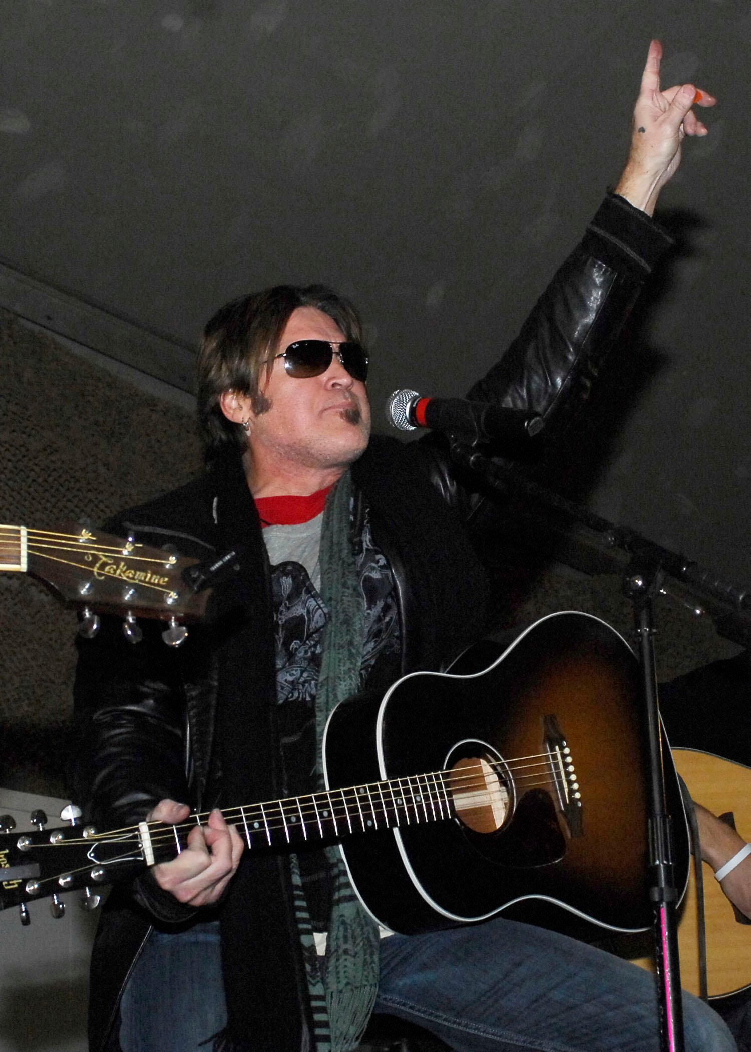 Billy Ray Cyrus performing in 2009
