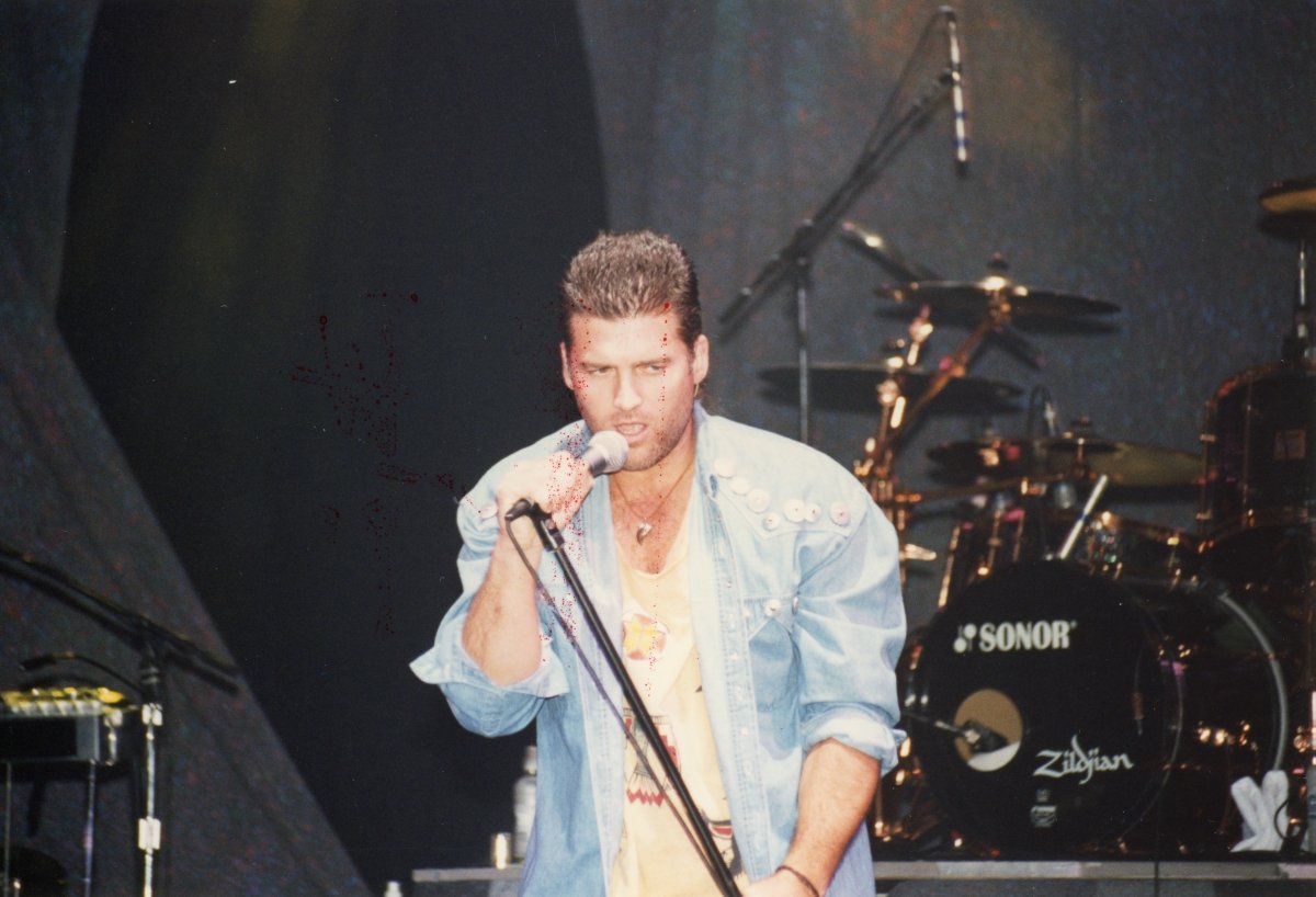 Billy Ray Cyrus performing in 1995