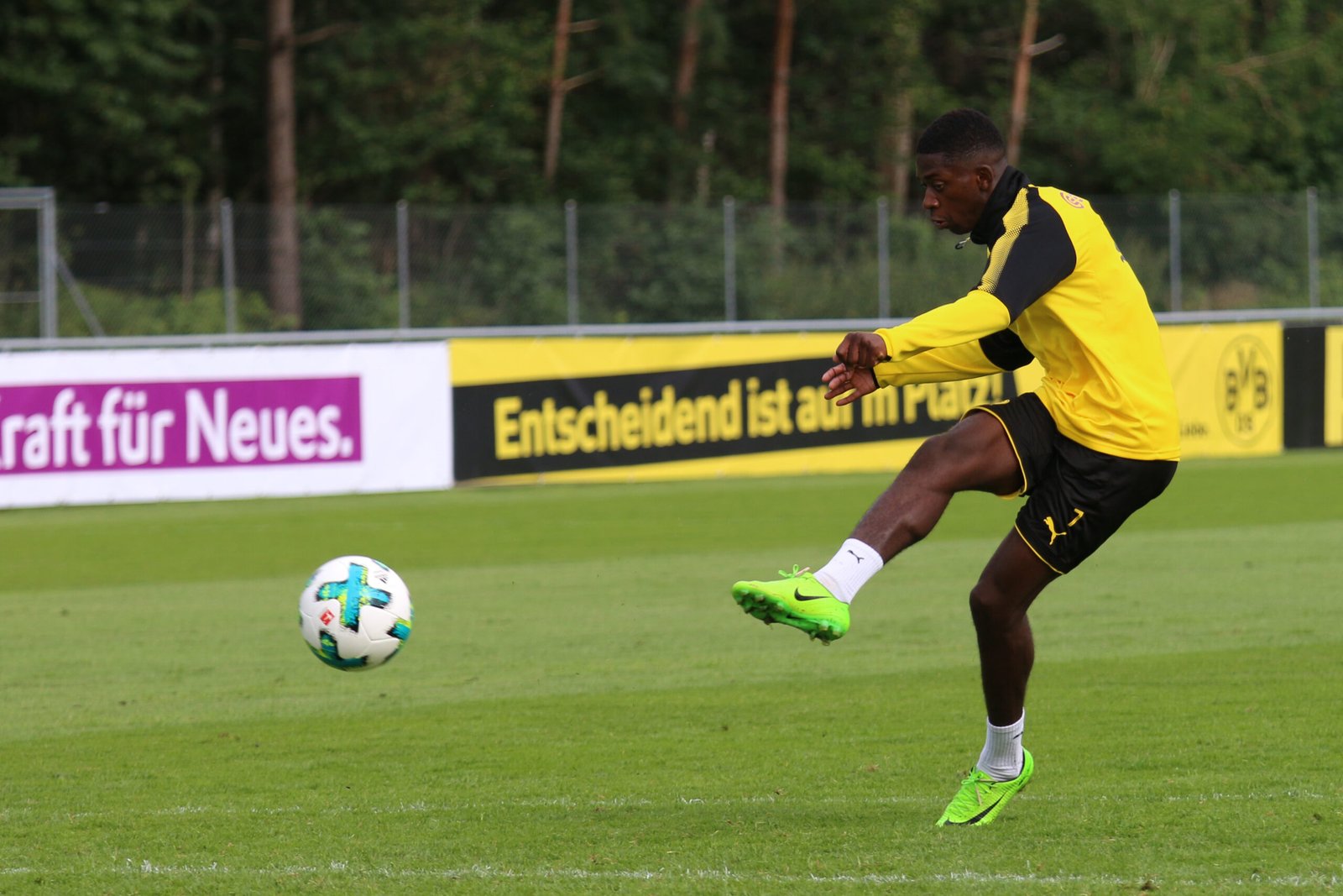 Ousmane Dembélé training with Borussia Dortmund in 2017
